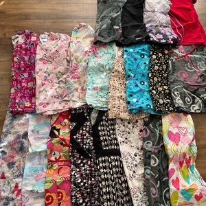 Scrub top size small